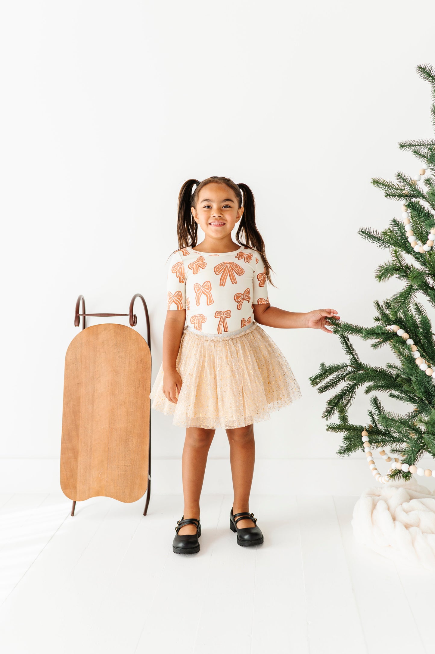 Gingerbread Bow | Scoop Back TEE