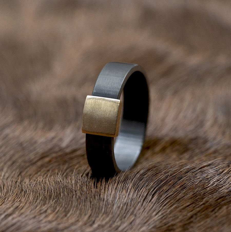 Gunmetal 7mm 14kt Yellow Gold Barrel Band