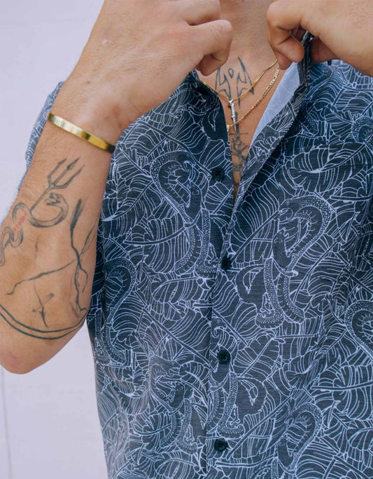 FAIR FIGHT BLACK - VAGABOND™ BUTTON UP