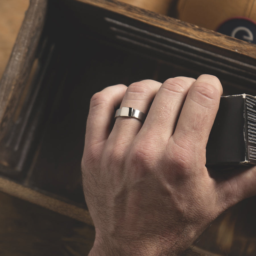 Classic 7mm 14kt White Gold Barrel Band