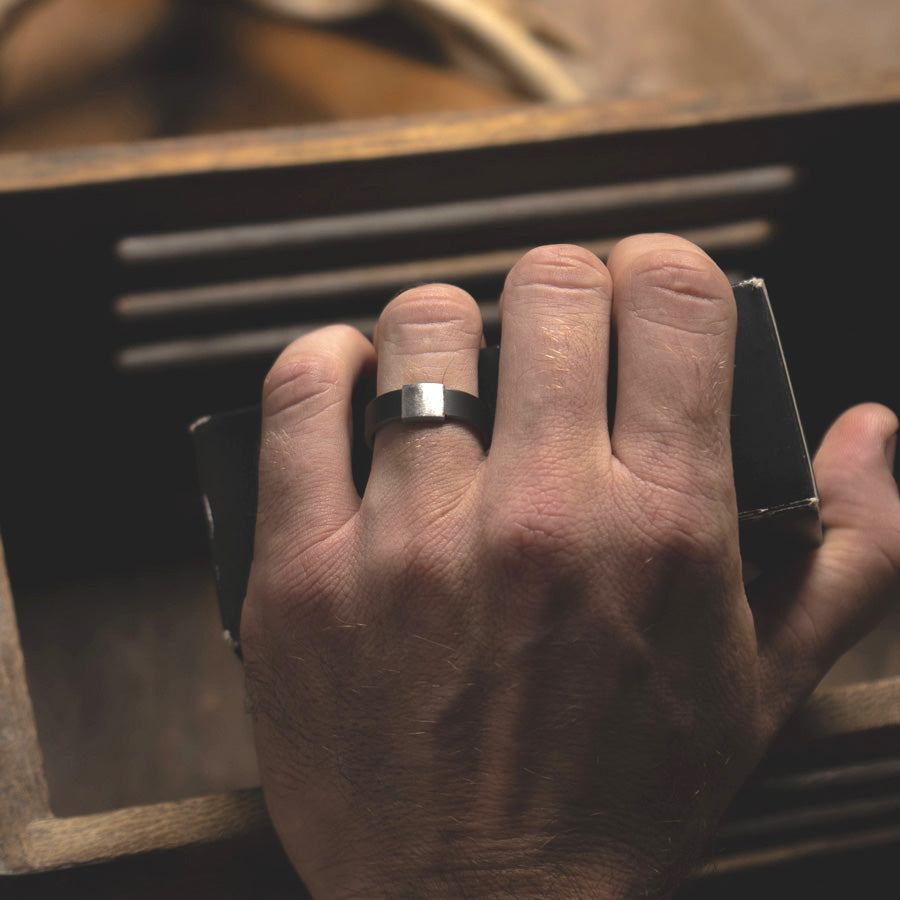 Gunmetal 7mm 14kt White Gold Barrel Band