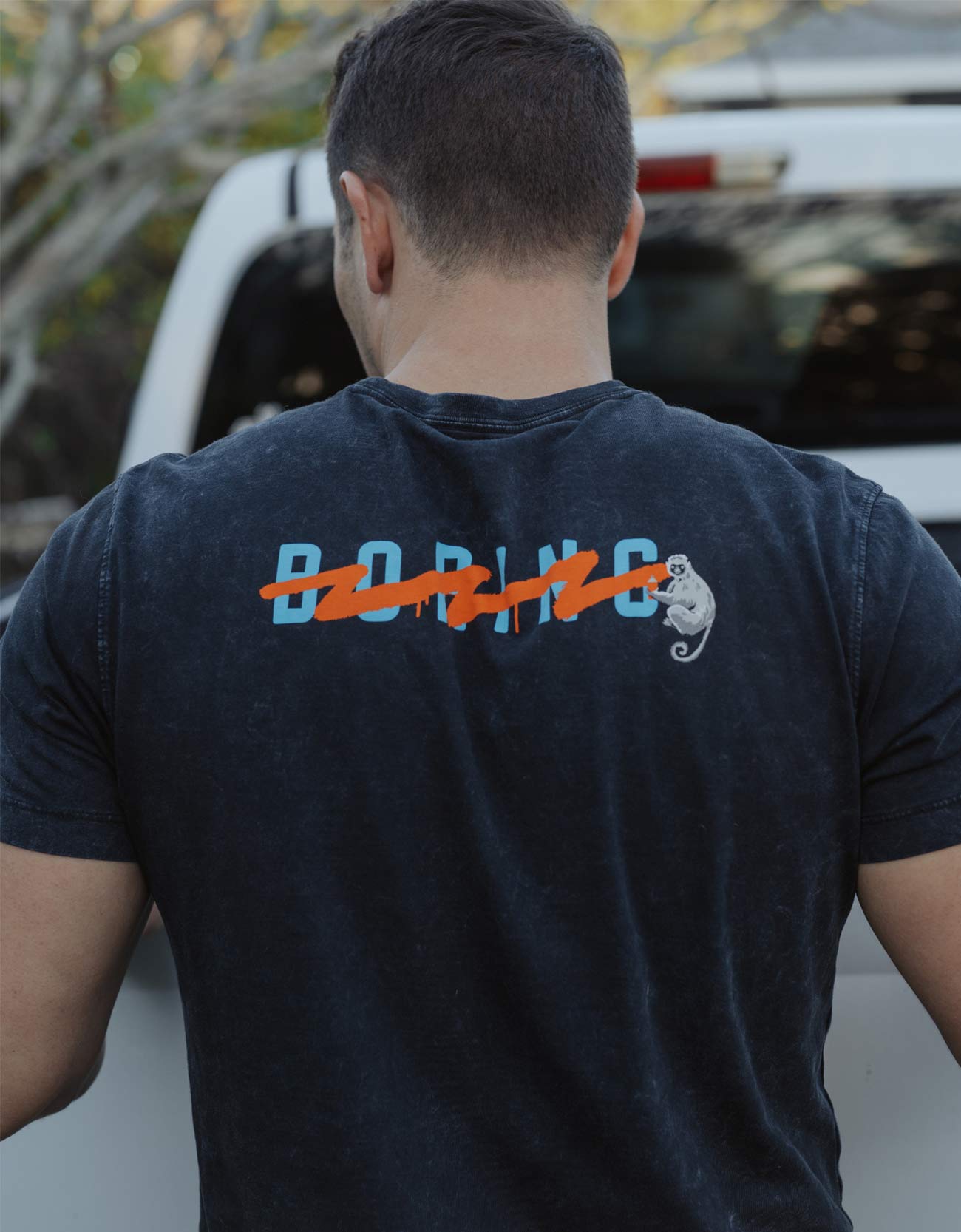 THE BORING TAGLINE - BLACK PRIMO GRAPHIC TEE
