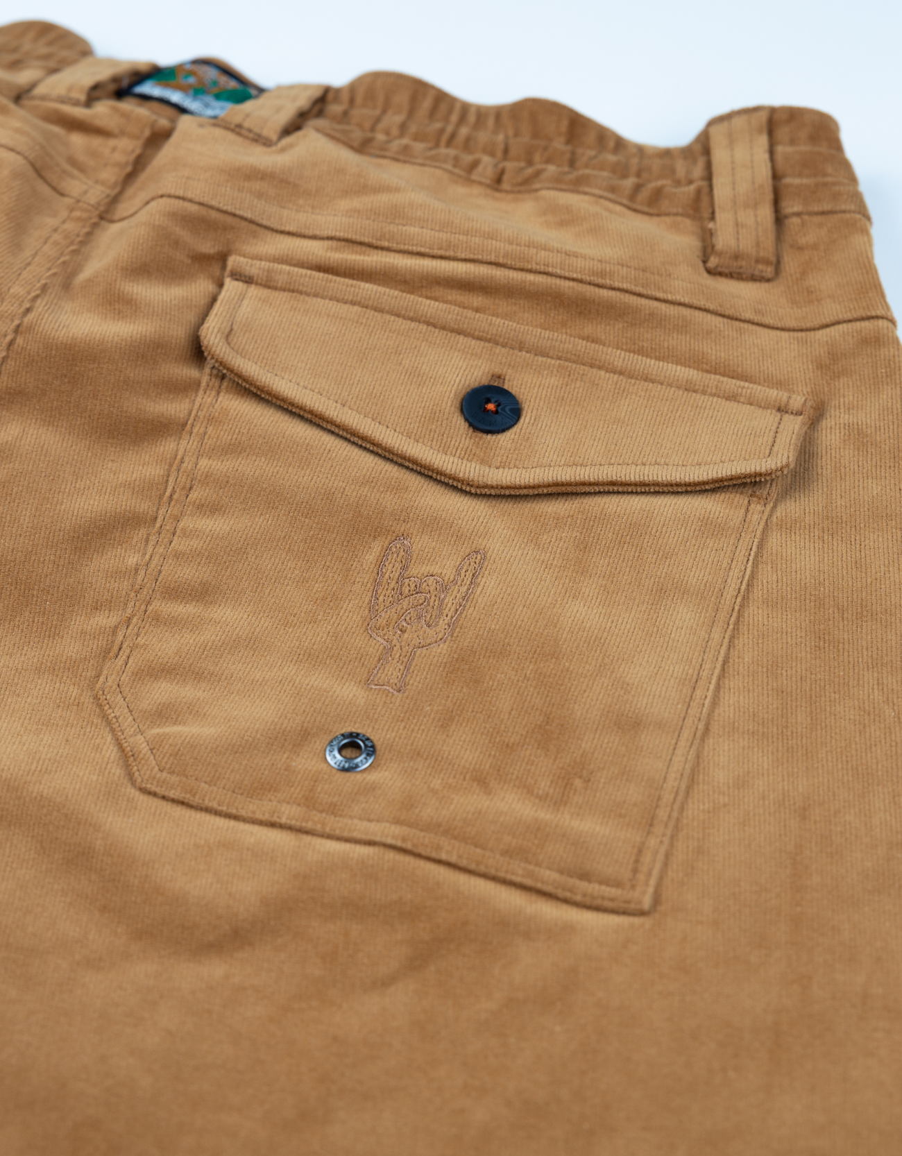 ARROYO 7" INSEAM STRETCH CORDUROY WALKSHORTS - CLAY